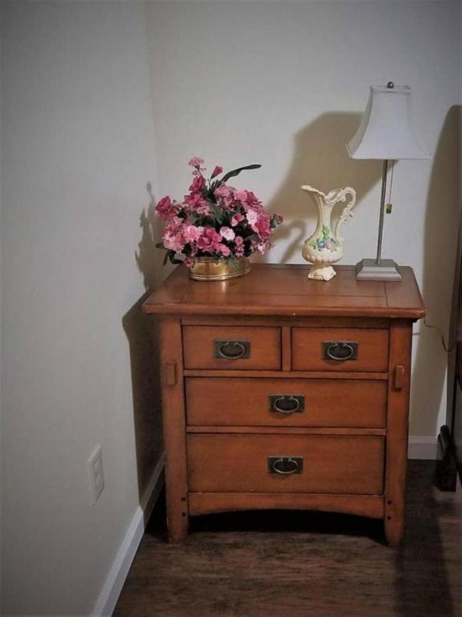 Cheap East Knoxville Basement Studio Экстерьер фото